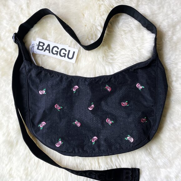 BAGGU Handbags - NWT Baggu Medium Crescent Bag - Embroidered Rosette